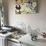 Feriehus Maison De Gardien , Manoir De Pichemont, » La Maison Des Ecureuils »