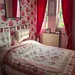 Feriehus Maison De Gardien , Manoir De Pichemont, » La Maison Des Ecureuils » *