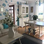 Feriehus Maison De Gardien , Manoir De Pichemont, » La Maison Des Ecureuils » *