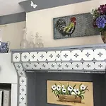 Maison De Gardien , Manoir De Pichemont, » La Maison Des Ecureuils » Feriehus