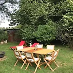 Maison De Gardien , Manoir De Pichemont, » La Maison Des Ecureuils »