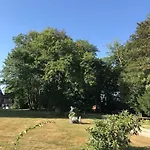 Maison De Gardien , Manoir De Pichemont, » La Maison Des Ecureuils » *