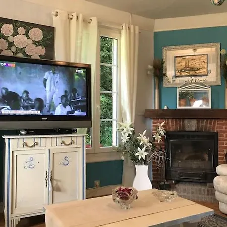 Maison de gardien , manoir de Pichemont,   la maison des écureuils  Σπίτι διακοπών *