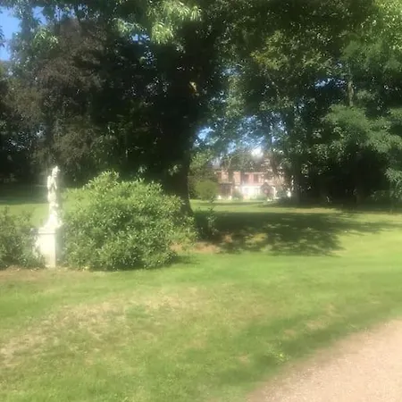 Maison De Gardien , Manoir De Pichemont, » La Maison Des Ecureuils » *
