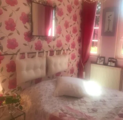 Tatil Evi Maison De Gardien , Manoir De Pichemont, » La Maison Des Ecureuils »