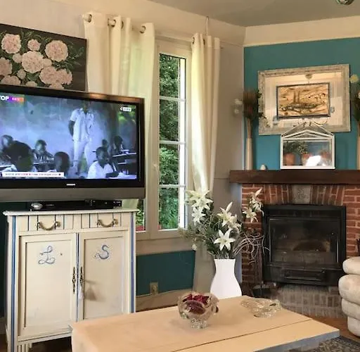 Maison De Gardien , Manoir De Pichemont, » La Maison Des Ecureuils » Tatil Evi *