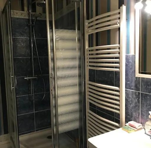 Holiday home Maison De Gardien , Manoir De Pichemont, » La Maison Des Ecureuils » Harcanville