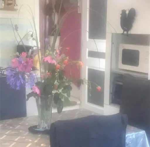 Maison De Gardien , Manoir De Pichemont, » La Maison Des Ecureuils » * Harcanville