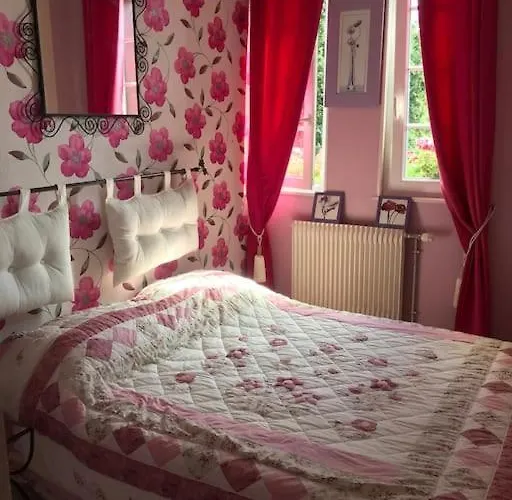 Tatil Evi Maison De Gardien , Manoir De Pichemont, » La Maison Des Ecureuils » *