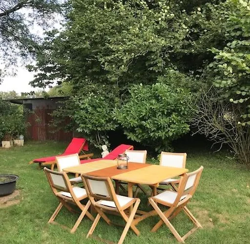 Maison De Gardien , Manoir De Pichemont, » La Maison Des Ecureuils »