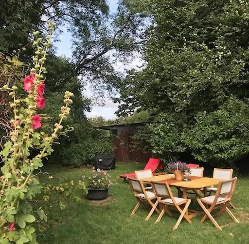 Maison De Gardien , Manoir De Pichemont, » La Maison Des Ecureuils » *