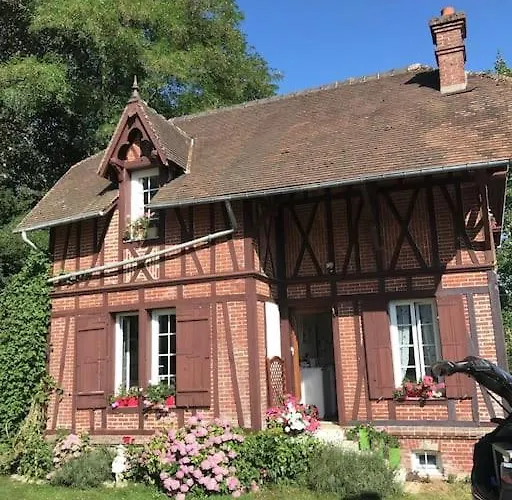 Maison De Gardien , Manoir De Pichemont, » La Maison Des Ecureuils » Holiday home Harcanville