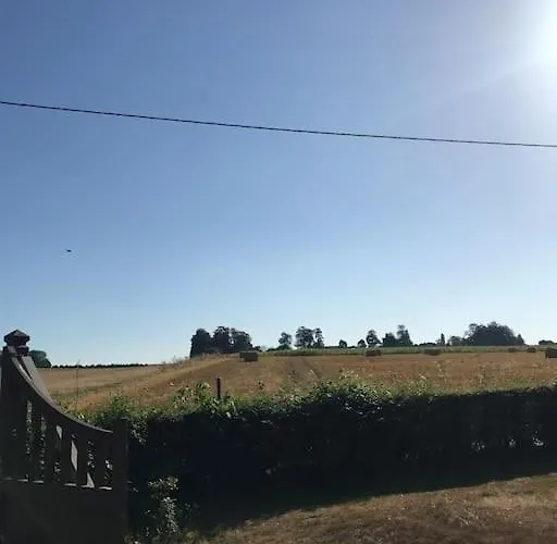 Holiday home Maison De Gardien , Manoir De Pichemont, » La Maison Des Ecureuils » Harcanville